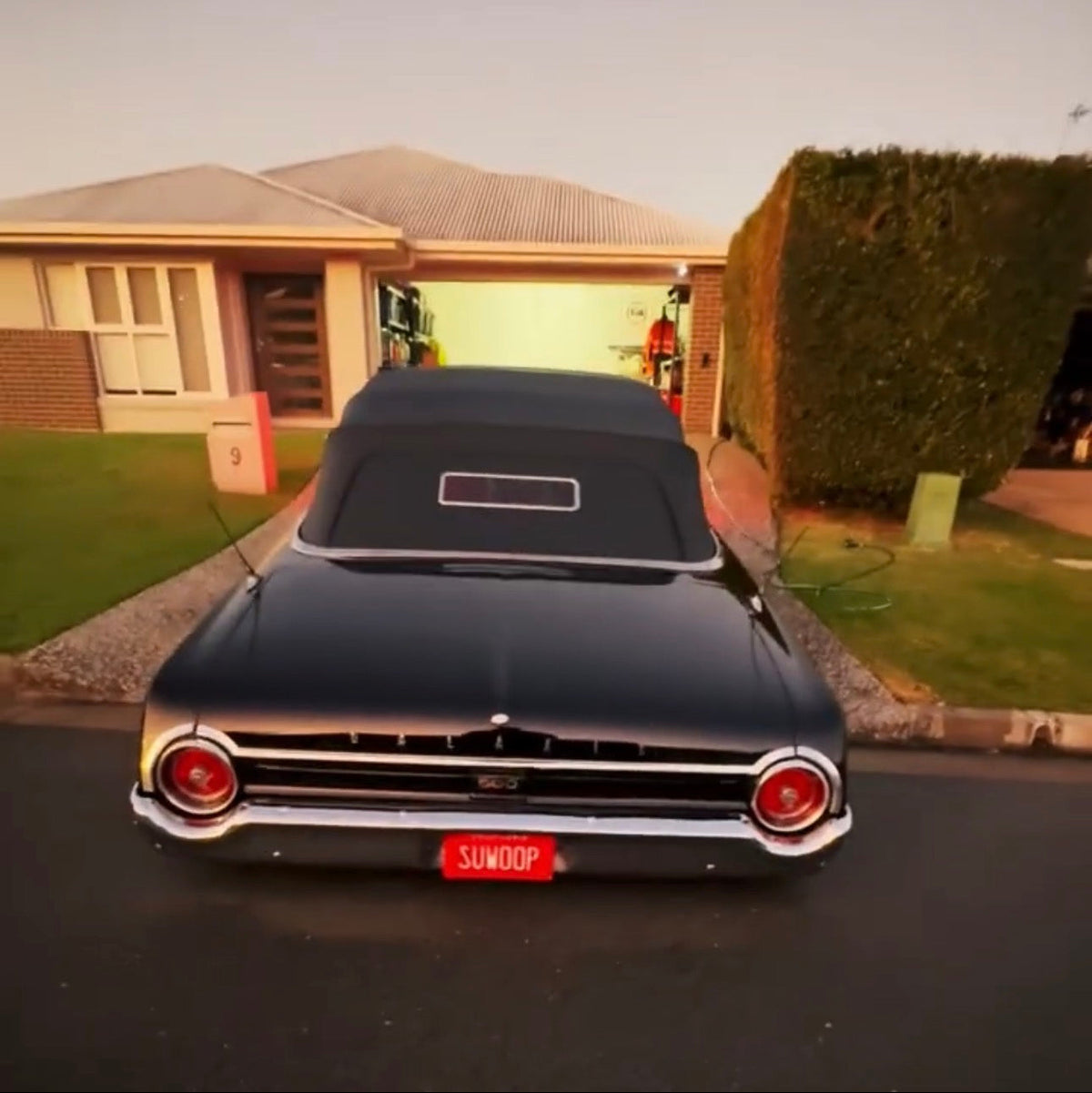 Ford Galaxie- Black Canvas w/ 21x7" Window